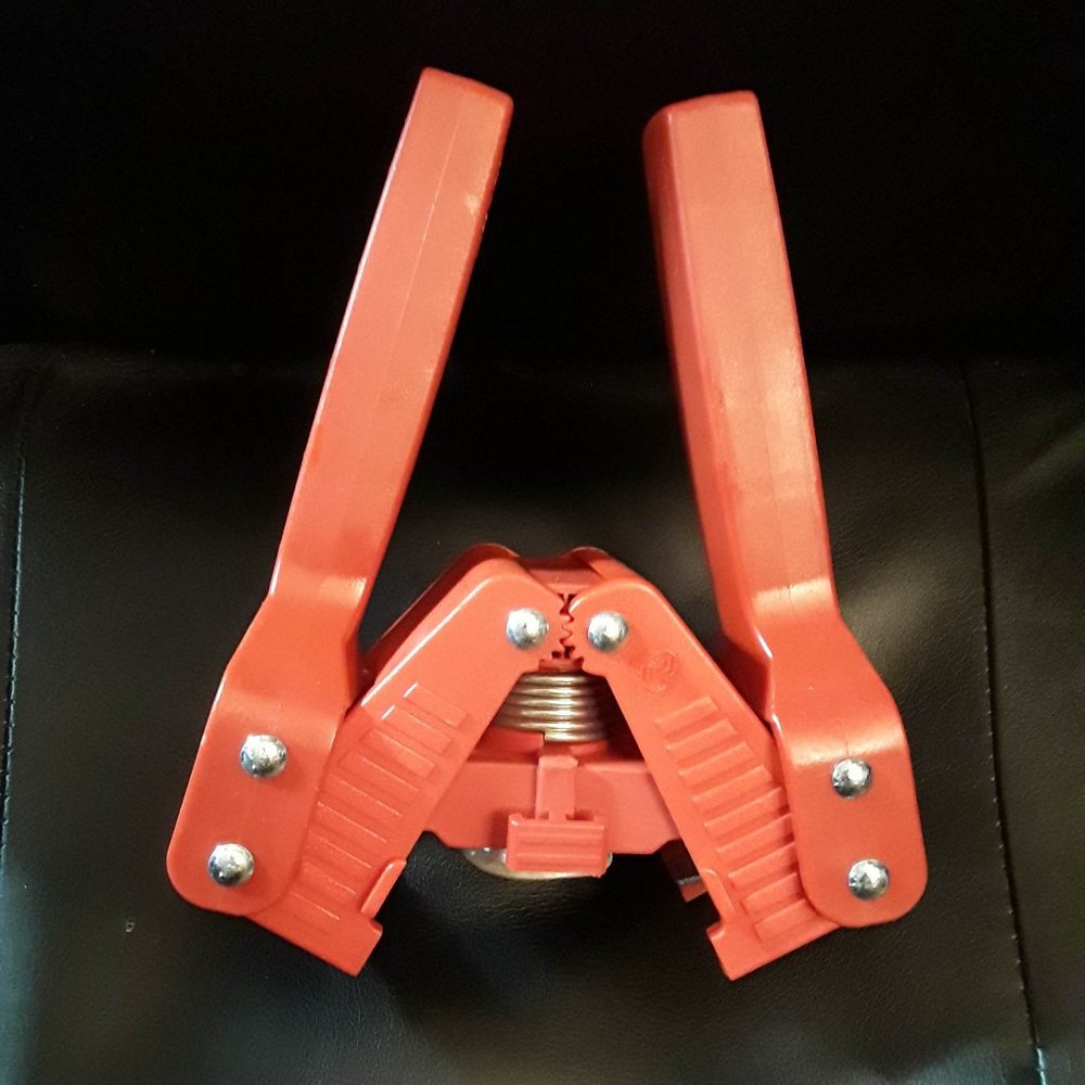 BEER BOTTLE CAPPER FERRARI RED BARON EMILY - FOR HOME BREW BOTTLING CROWN CAP